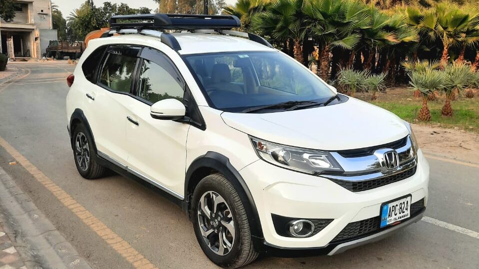 Rent a Car in Lahore with Driver Prices