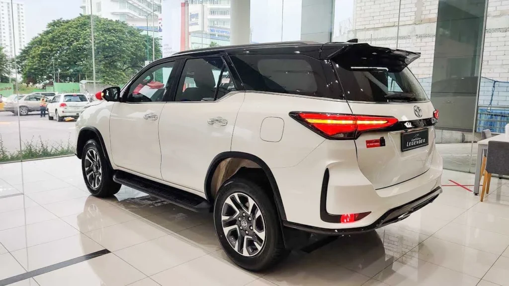 Car Rent Lahore to Islamabad